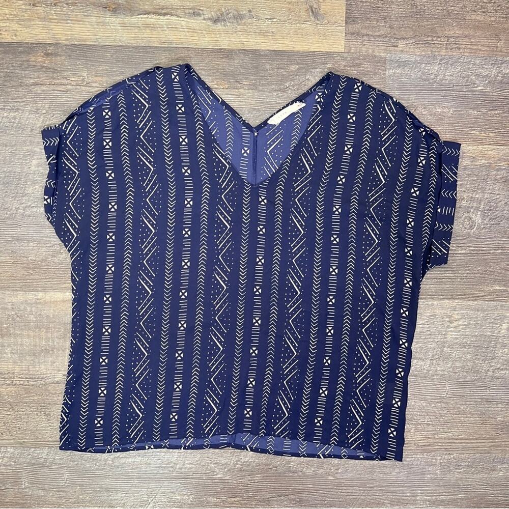 Lush navy blue patterned V-neck blouse top shirt size medium M B153